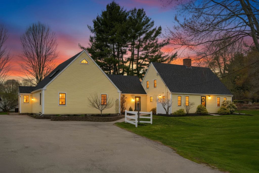 Photo of 6 Fifield Lane #B, Stratham, NH 03885 (MLS # 5087293)