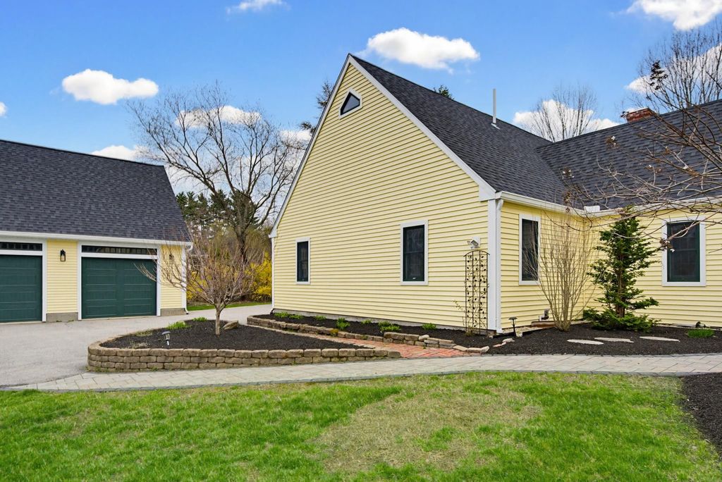 Photo of 6 Fifield Lane #B, Stratham, NH 03885 (MLS # 5087293)
