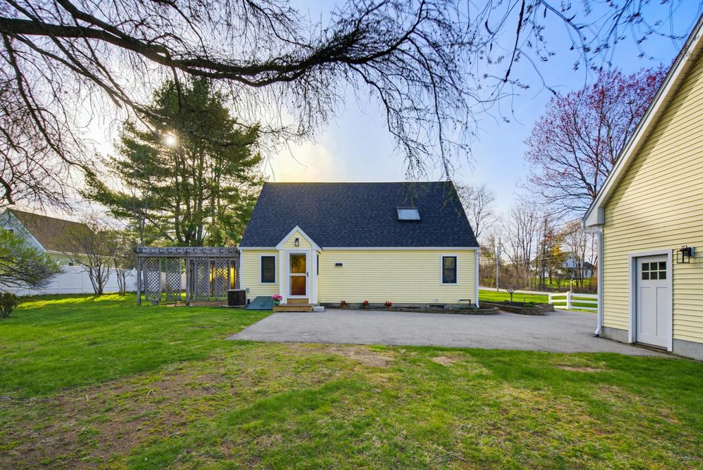 Photo of 6 Fifield Lane #B, Stratham, NH 03885 (MLS # 5087293)