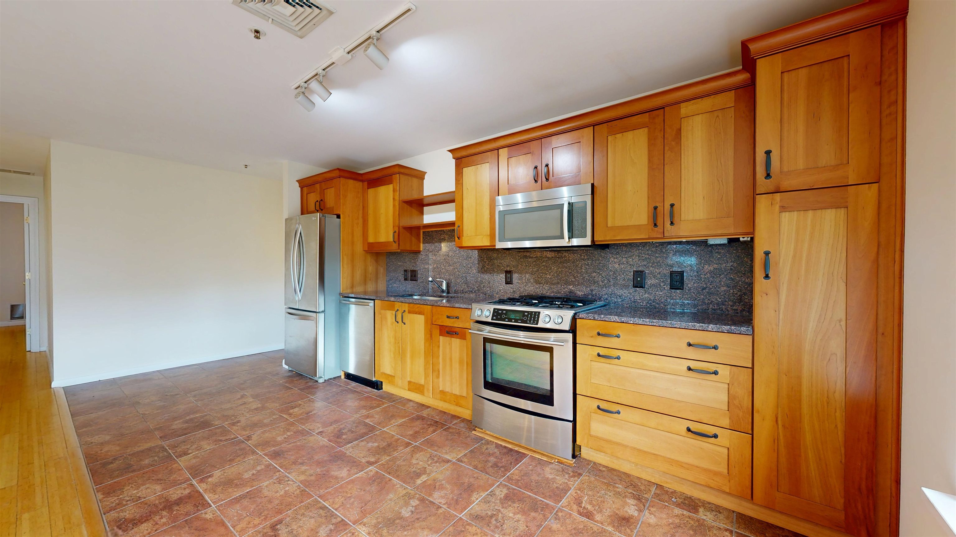 230 College Street 7