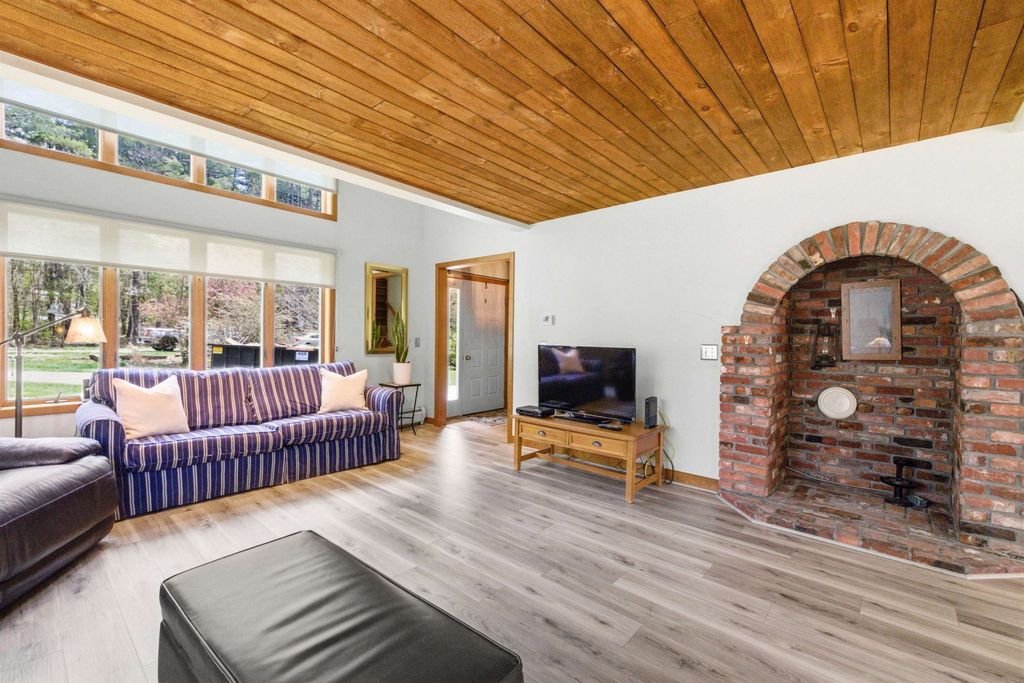 Photo of 9 Wooddale Circle, Newbury, NH 03255 (MLS # 5088243)
