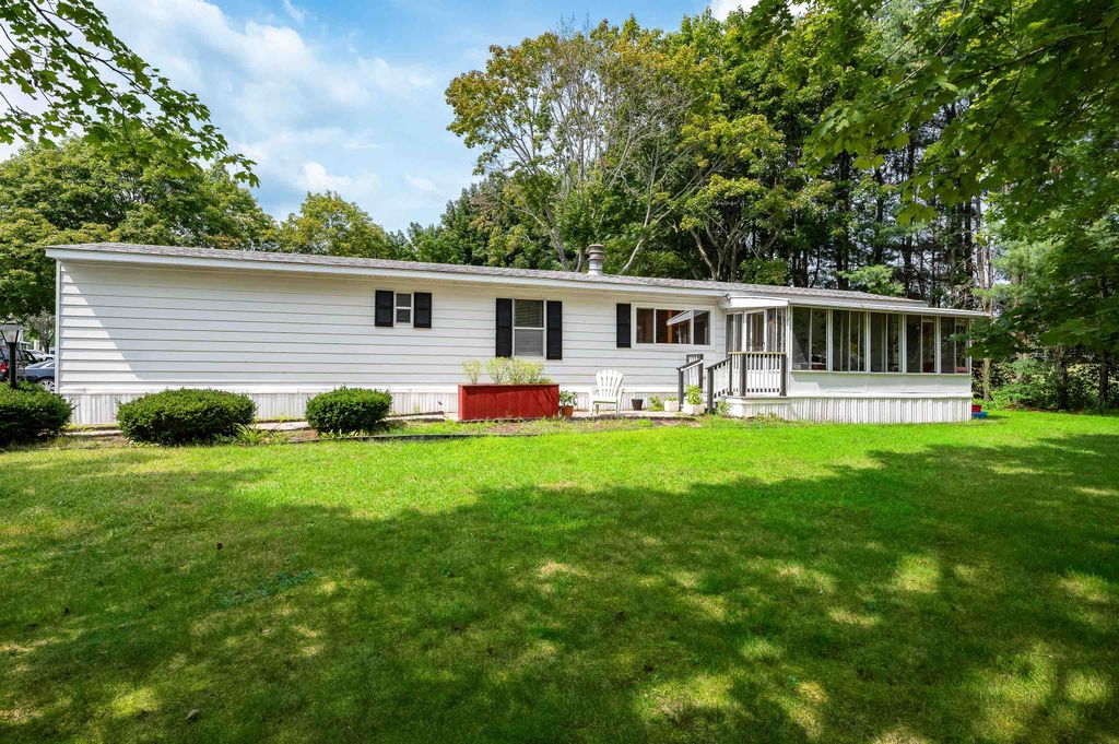 Photo of 14 Deerfield Drive, Dover, NH 03820 (MLS # 5063603)