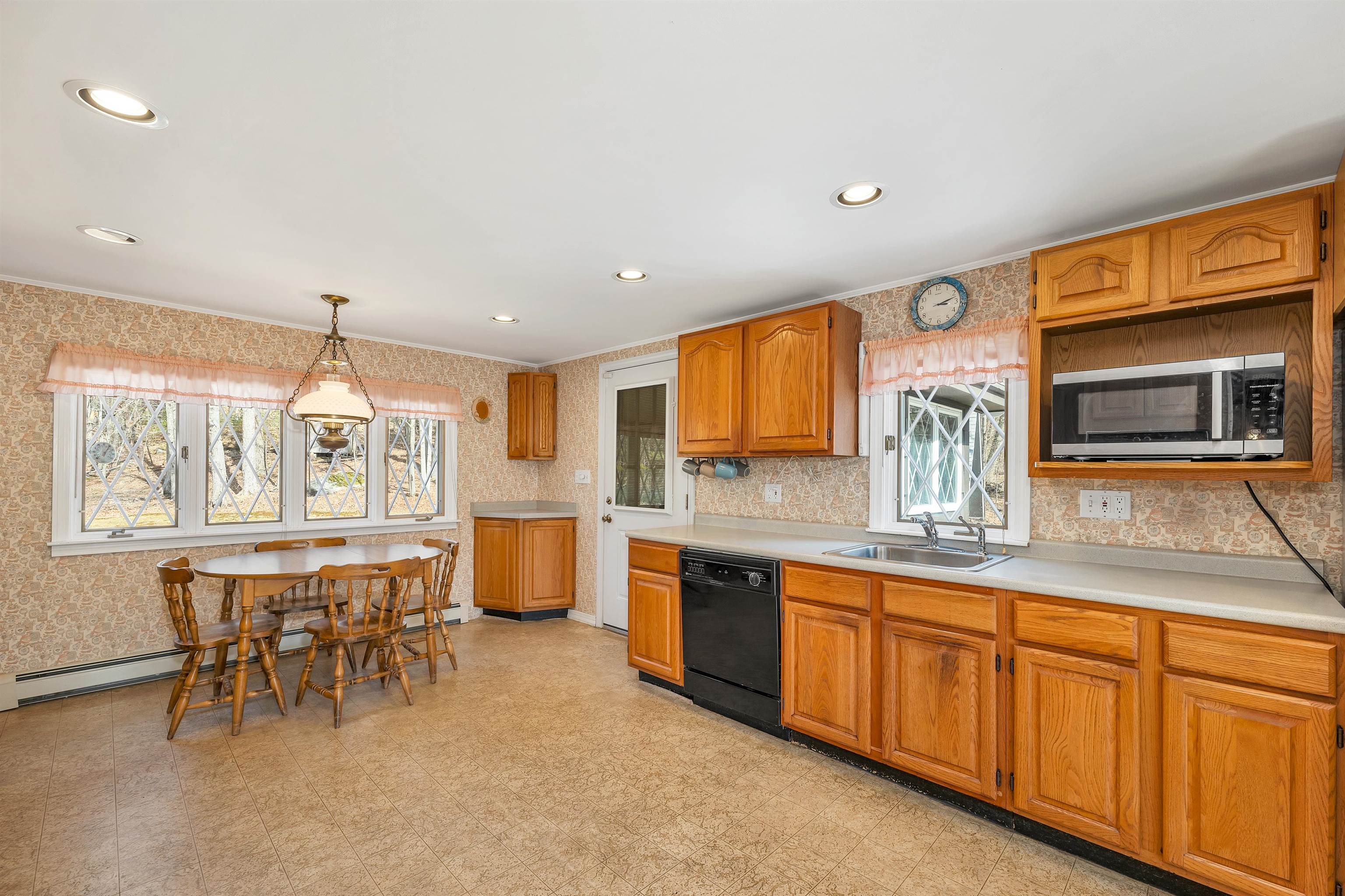 Franklin, New Hampshire 03235, United States, 2 Bedrooms Bedrooms, ,2 BathroomsBathrooms,Residential,Pending,104242