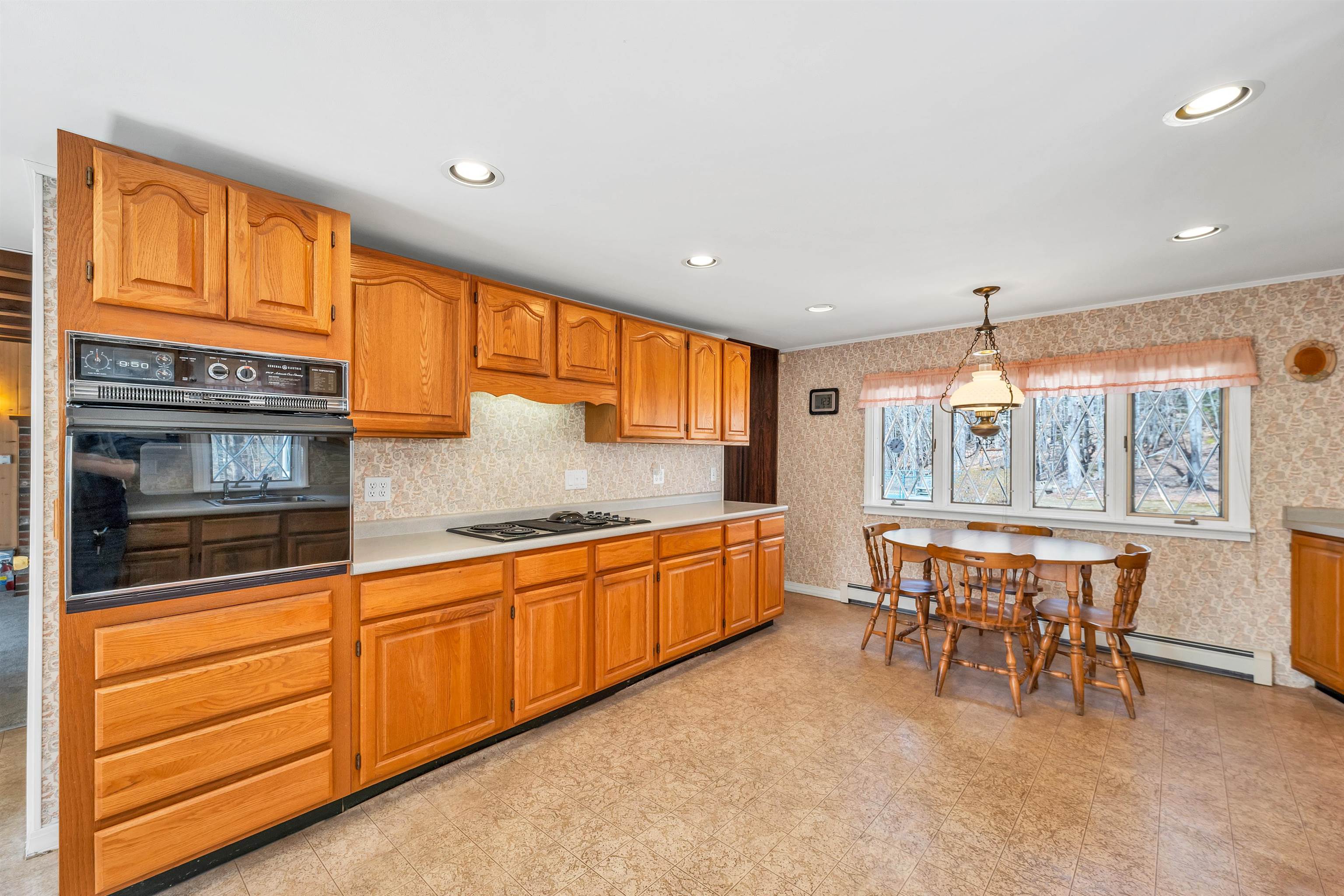 Franklin, New Hampshire 03235, United States, 2 Bedrooms Bedrooms, ,2 BathroomsBathrooms,Residential,Pending,104242