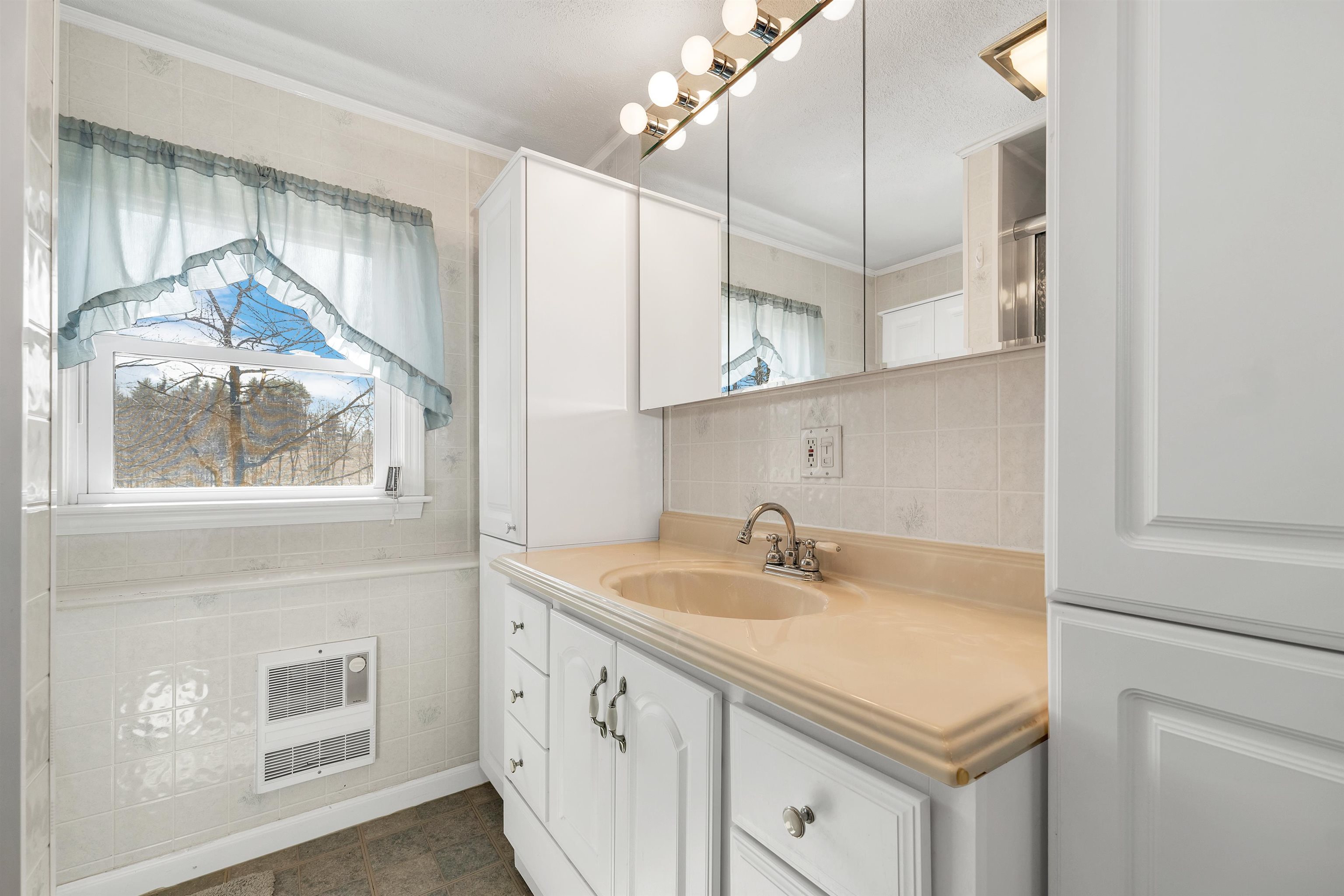 Franklin, New Hampshire 03235, United States, 2 Bedrooms Bedrooms, ,2 BathroomsBathrooms,Residential,Pending,104242