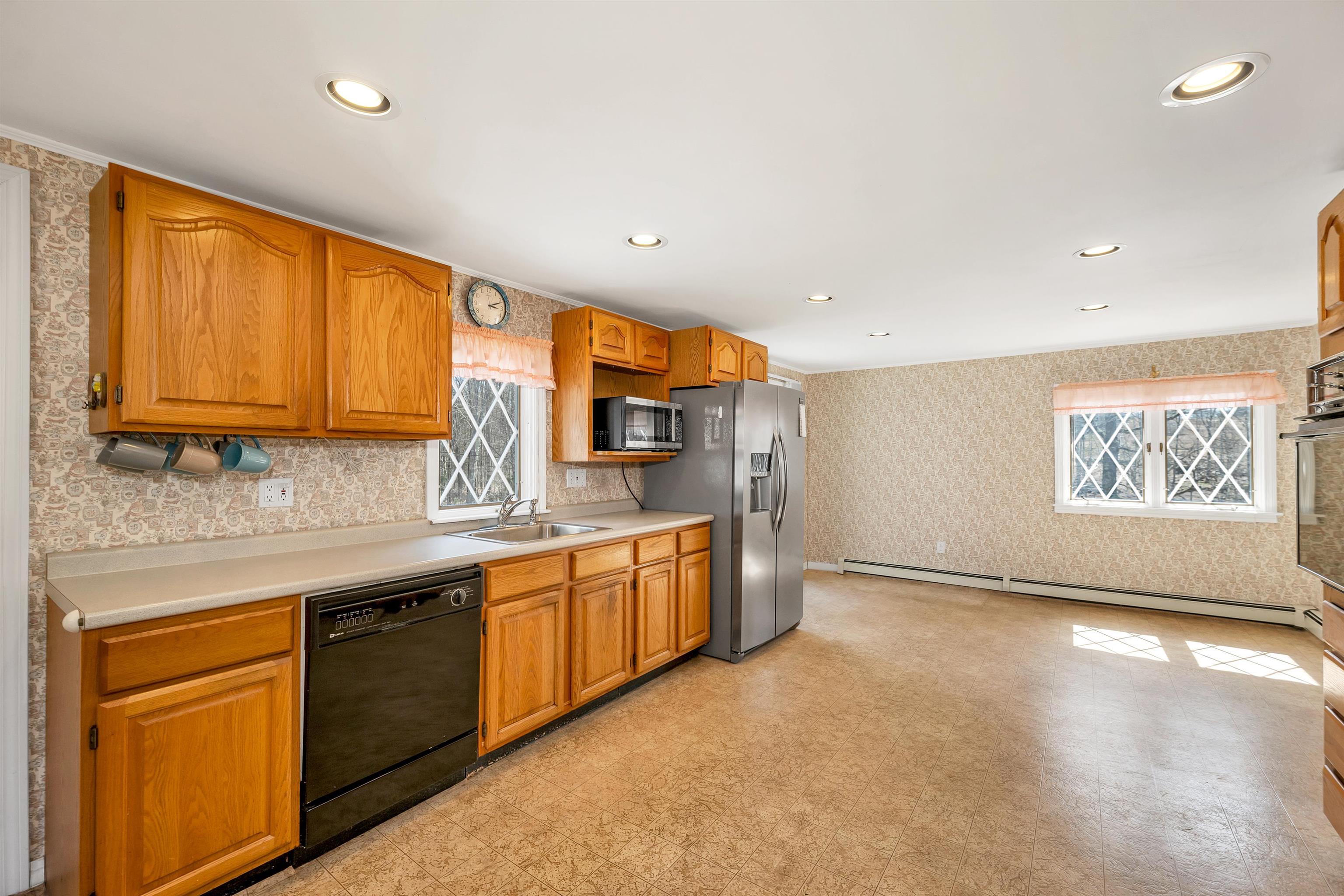 Franklin, New Hampshire 03235, United States, 2 Bedrooms Bedrooms, ,2 BathroomsBathrooms,Residential,Pending,104242