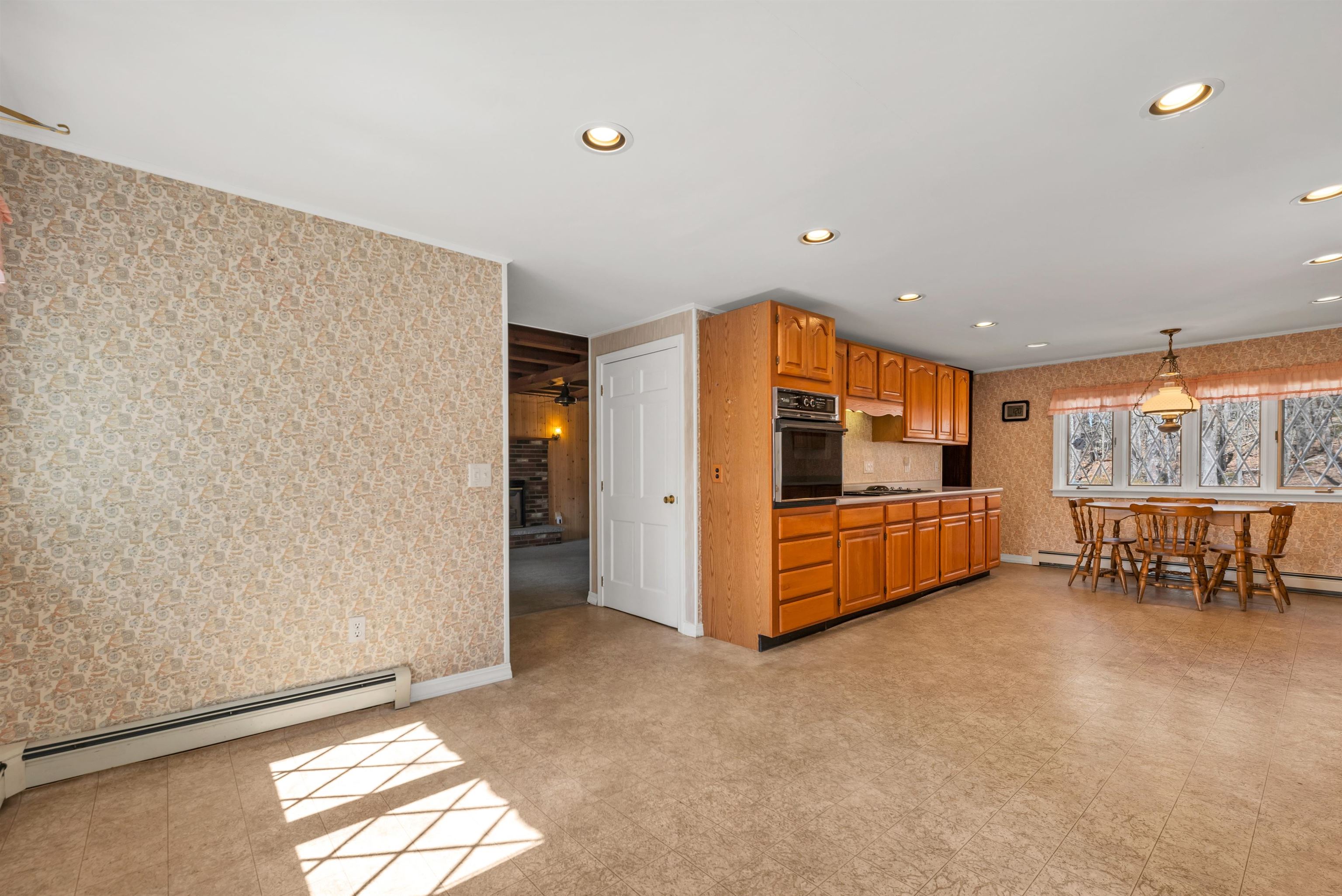 Franklin, New Hampshire 03235, United States, 2 Bedrooms Bedrooms, ,2 BathroomsBathrooms,Residential,Pending,104242