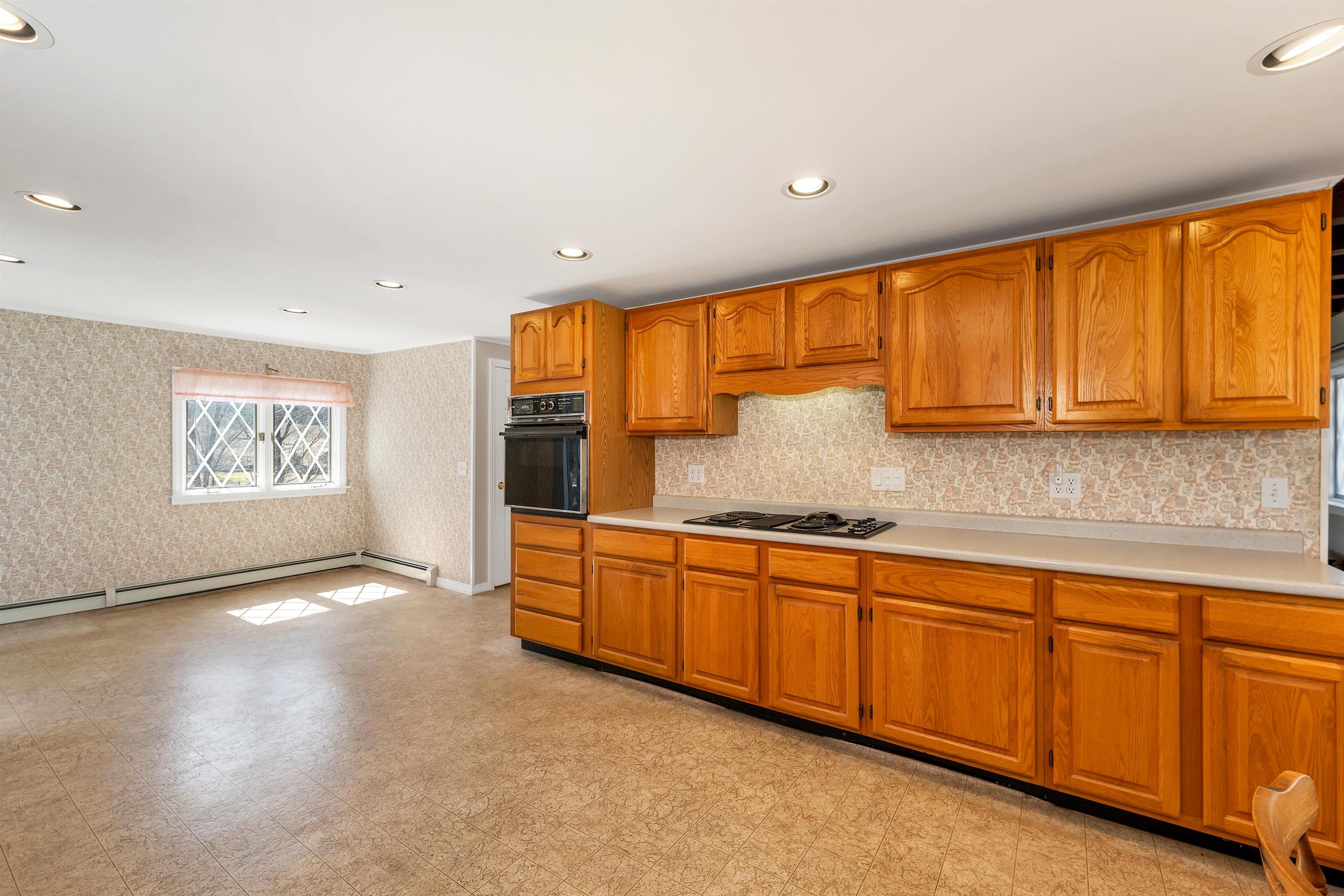 Franklin, New Hampshire 03235, United States, 2 Bedrooms Bedrooms, ,2 BathroomsBathrooms,Residential,Pending,104242