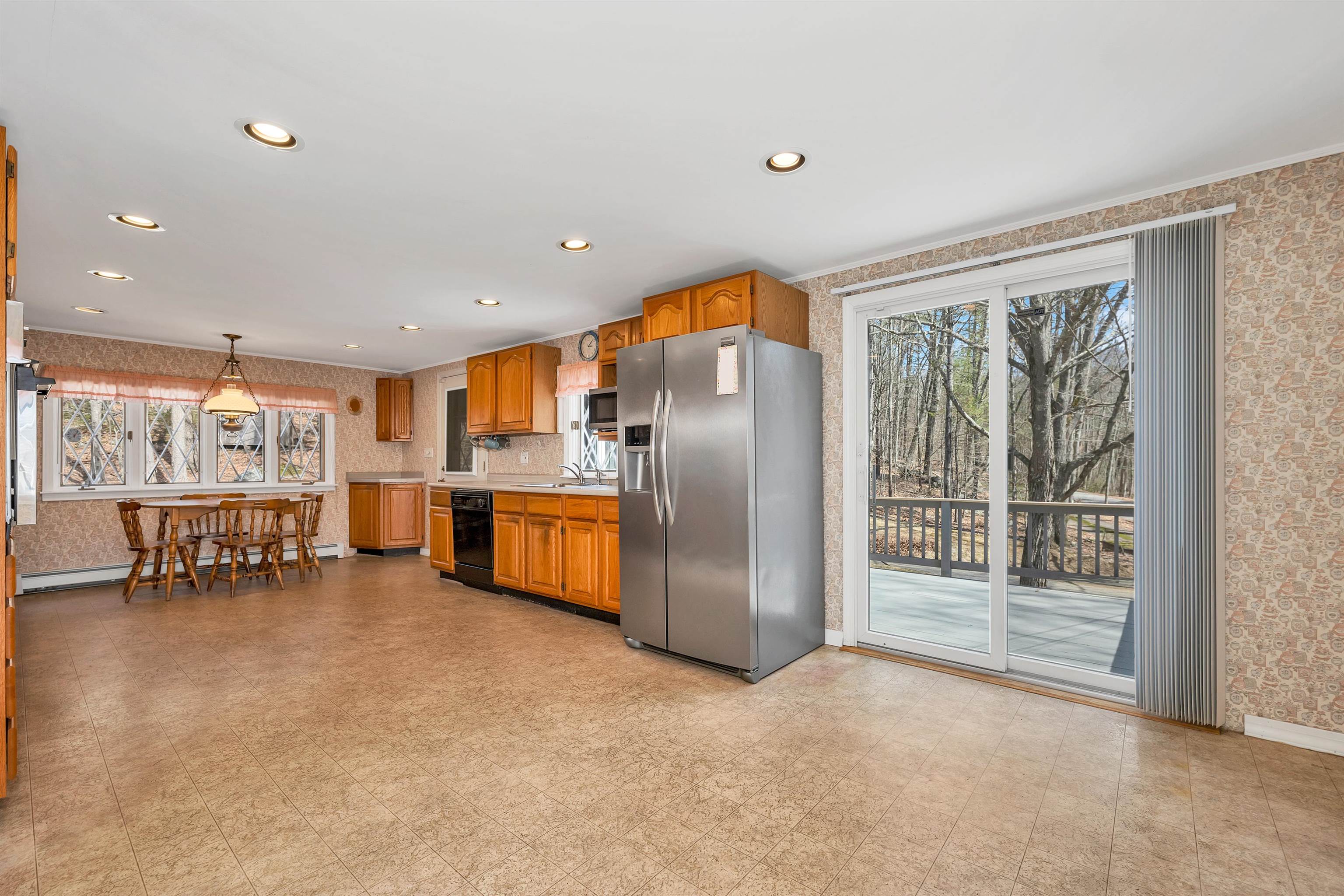 Franklin, New Hampshire 03235, United States, 2 Bedrooms Bedrooms, ,2 BathroomsBathrooms,Residential,Pending,104242