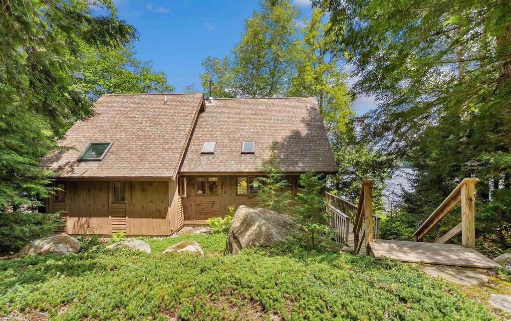 Photo of 334 Bay Point Road, Sunapee, NH 03782 (MLS # 5082961)