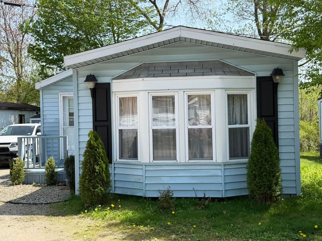 Photo of 11 Christmas Tree Mobile Home Park, Epsom, NH 03234 (MLS # 5089547)