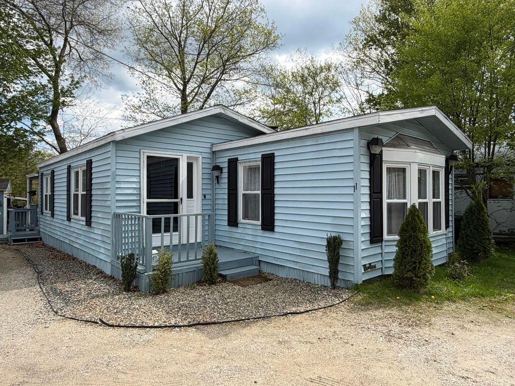 Photo of 11 Christmas Tree Mobile Home Park, Epsom, NH 03234 (MLS # 5089547)