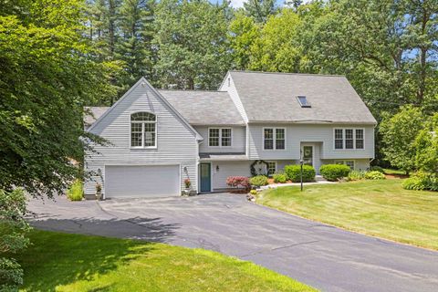 Photo of 25 Chatfield Drive, Litchfield, NH 03052 (MLS # 5053413)
