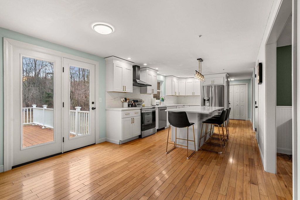 Photo of 2 Sara Beth Lane, Londonderry, NH 03053 (MLS # 5080107)