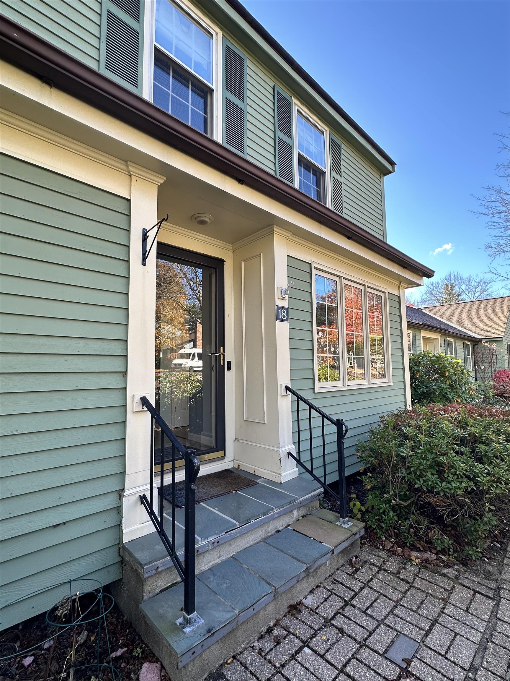 18 Colonial Square 18