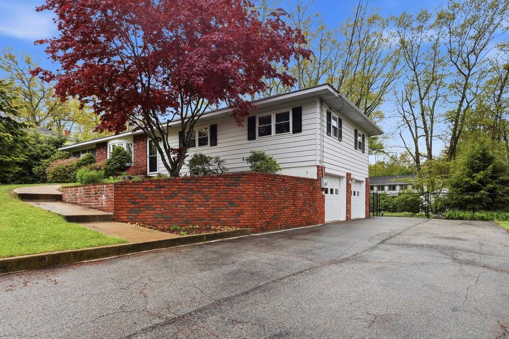 Photo of 34 Beverly Drive, Manchester, NH 03104 (MLS # 5089350)