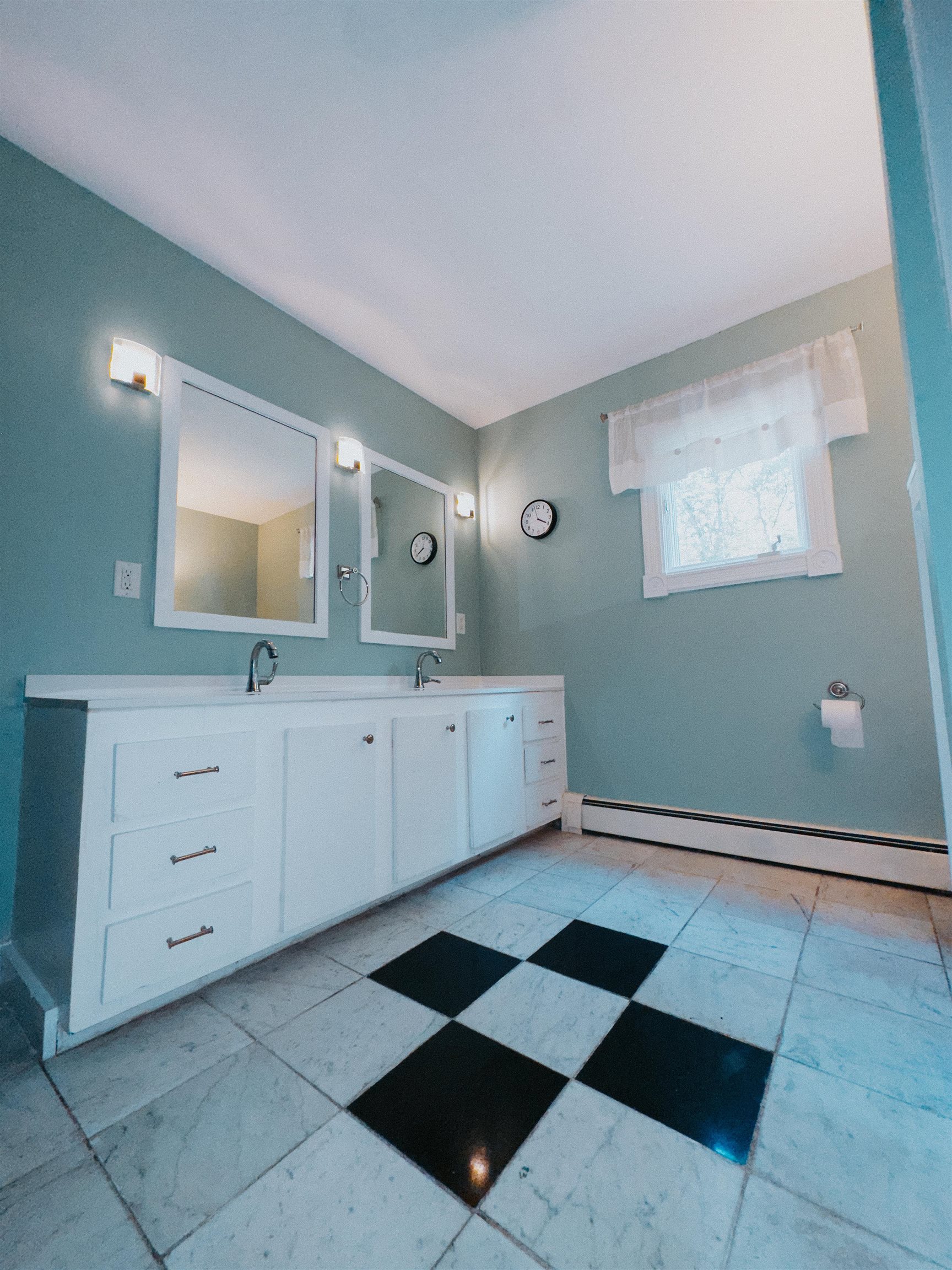 Bedford, New Hampshire 03110, United States, 3 Bedrooms Bedrooms, ,3 BathroomsBathrooms,Residential,Active,220686