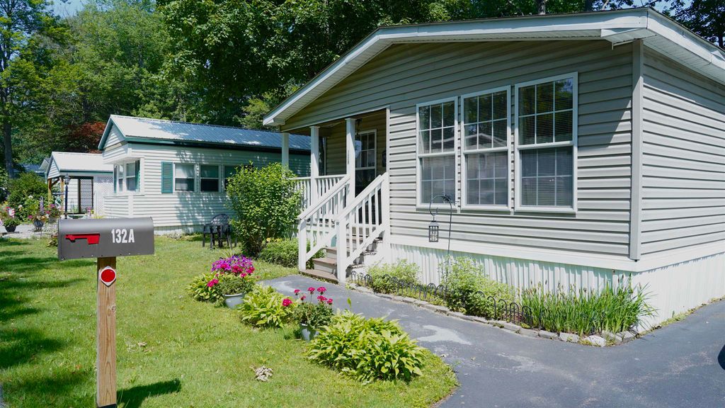 Photo of 132 Robin Hood Drive, Exeter, NH 03833 (MLS # 5082950)