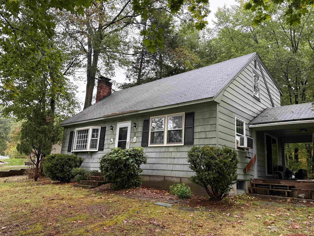 Photo of 13 Monroe Drive, Hooksett, NH 03106 (MLS # 5063038)