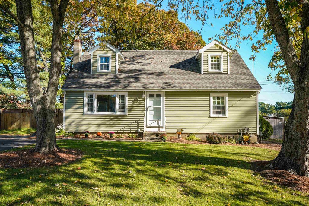Photo of 29 Greenwood Drive, Nashua, NH 03062 (MLS # 5067669)