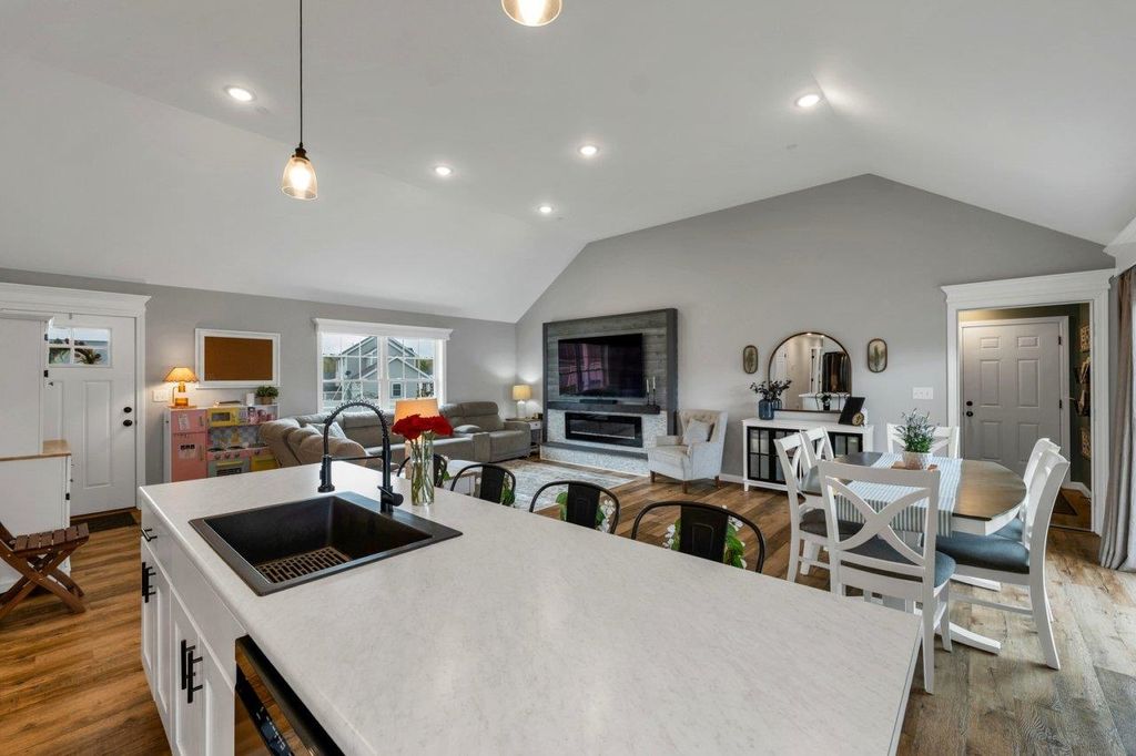 Photo of 77 Rolling Hills Drive, Tilton, NH 03276 (MLS # 5089001)