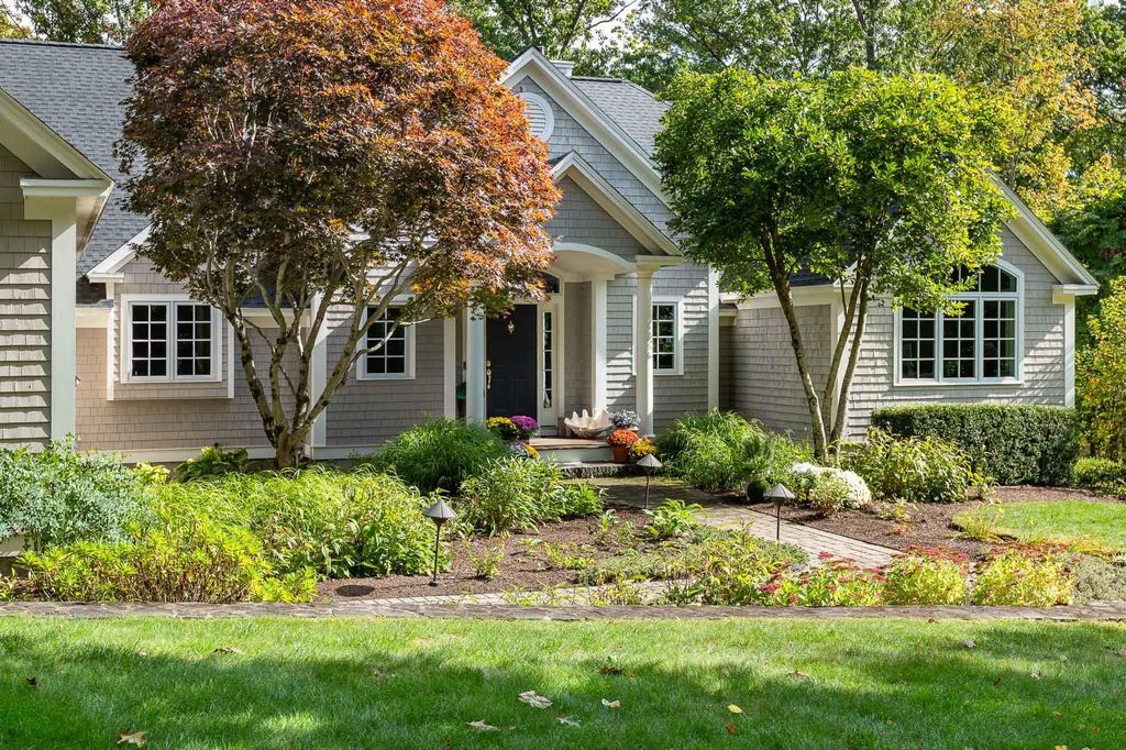 Photo of 4 Sloans Brook Drive, Exeter, NH 03833 (MLS # 5063797)