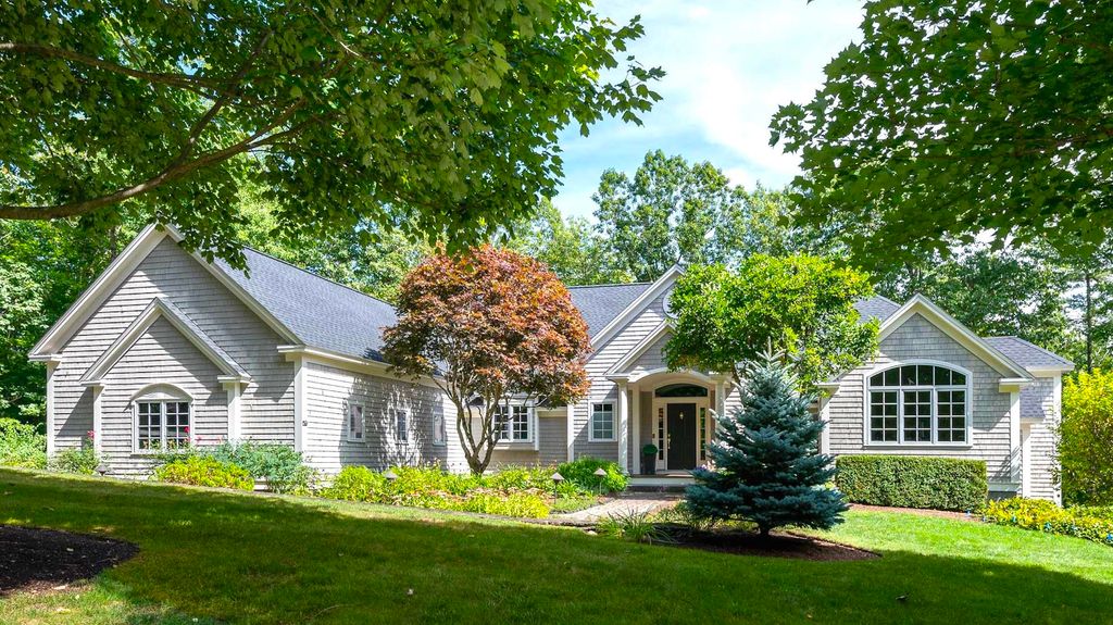 Photo of 4 Sloans Brook Drive, Exeter, NH 03833 (MLS # 5063797)