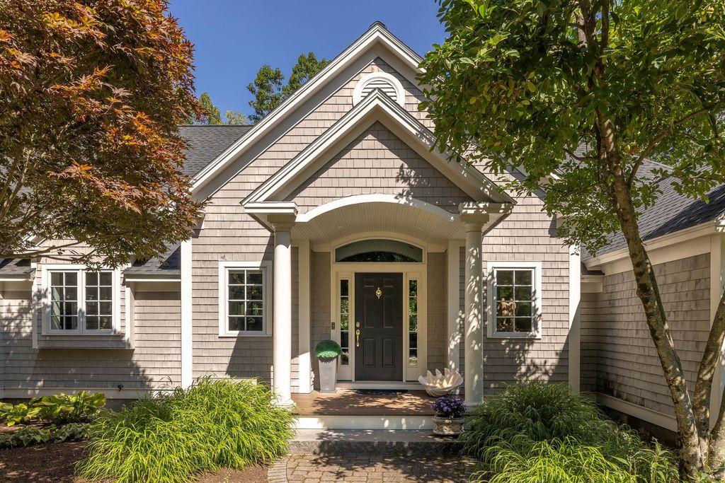 Photo of 4 Sloans Brook Drive, Exeter, NH 03833 (MLS # 5063797)