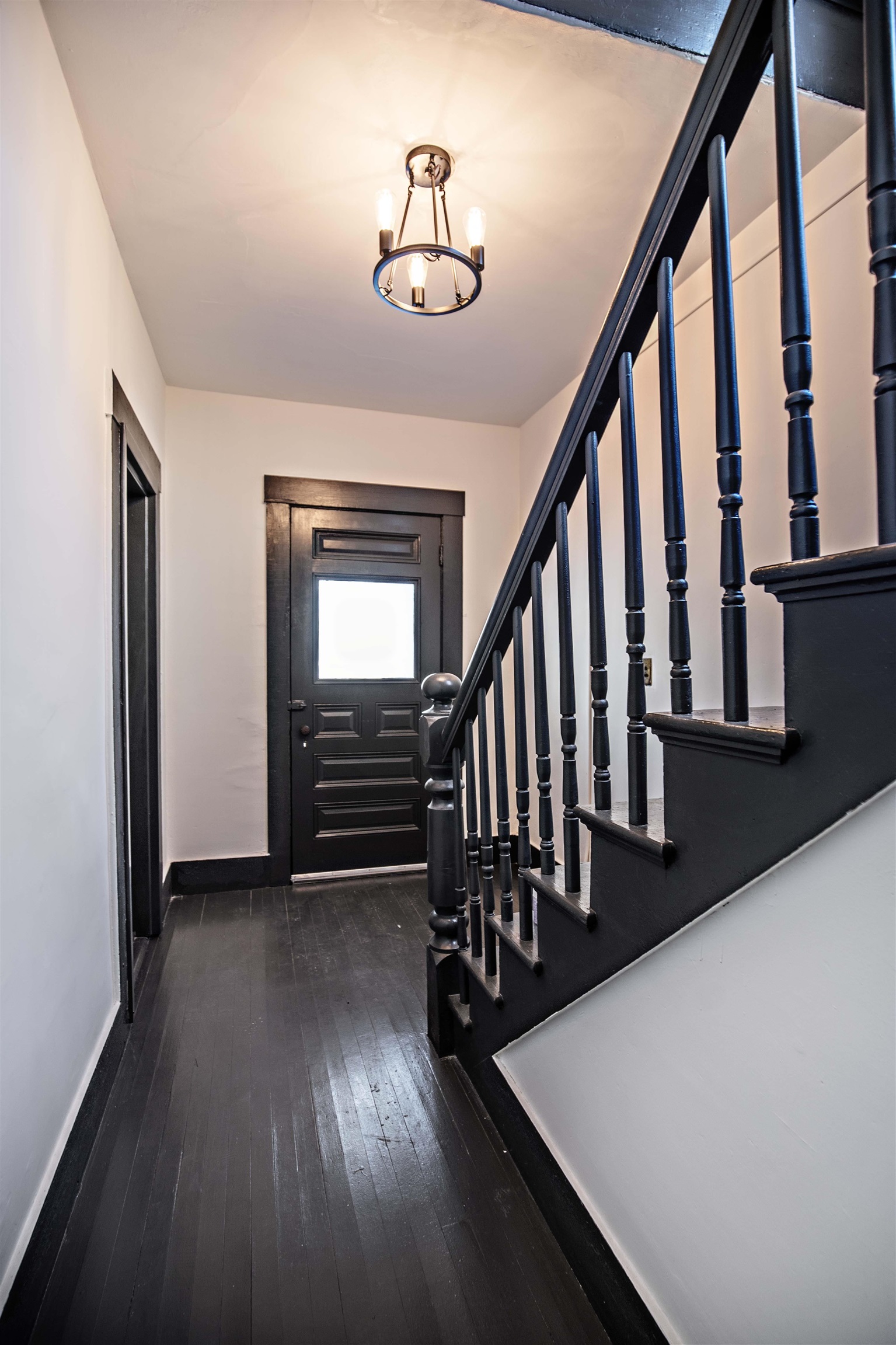 Concord, New Hampshire 03301, United States, 4 Bedrooms Bedrooms, ,2 BathroomsBathrooms,Residential,Pending,34738