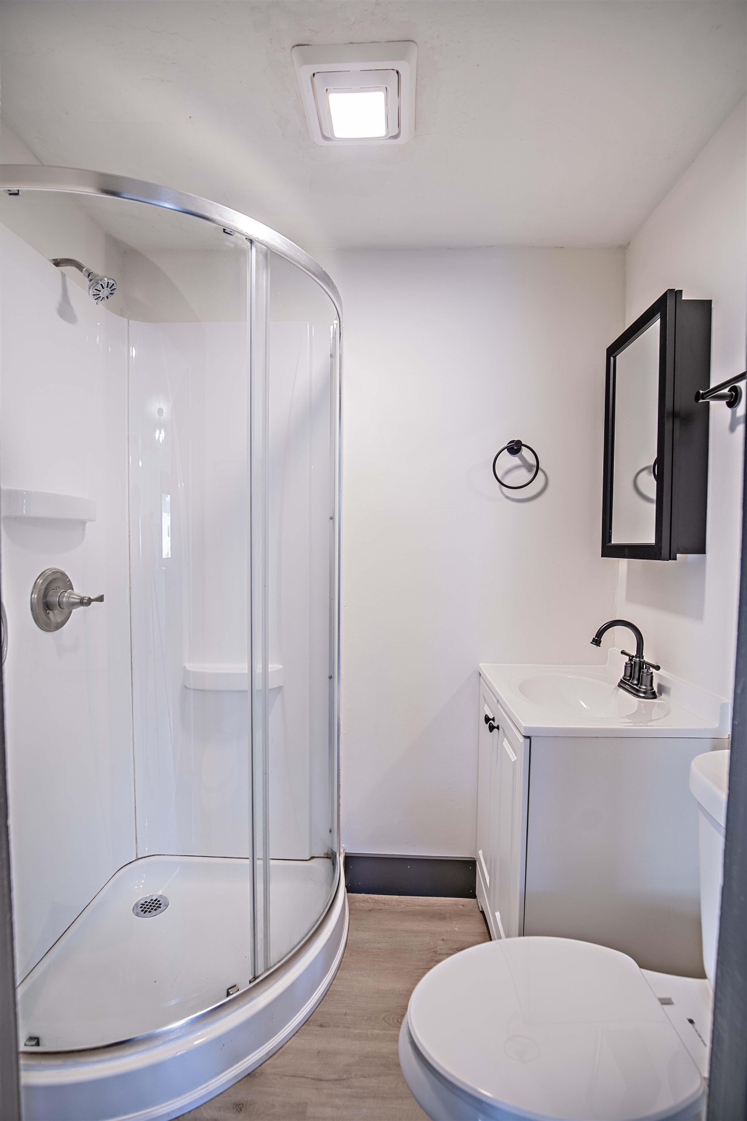 Concord, New Hampshire 03301, United States, 4 Bedrooms Bedrooms, ,2 BathroomsBathrooms,Residential,Pending,34738