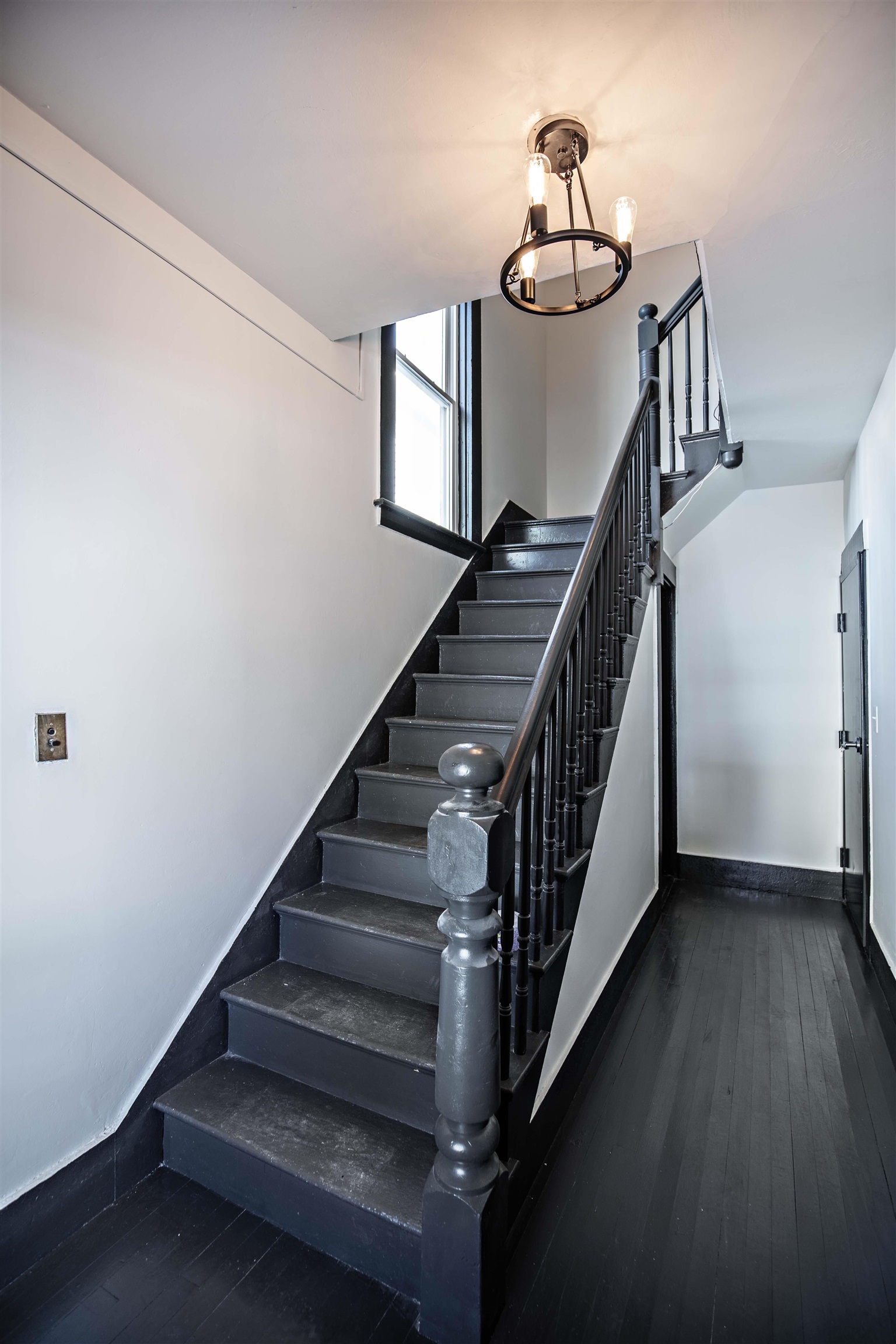 Concord, New Hampshire 03301, United States, 4 Bedrooms Bedrooms, ,2 BathroomsBathrooms,Residential,Pending,34738