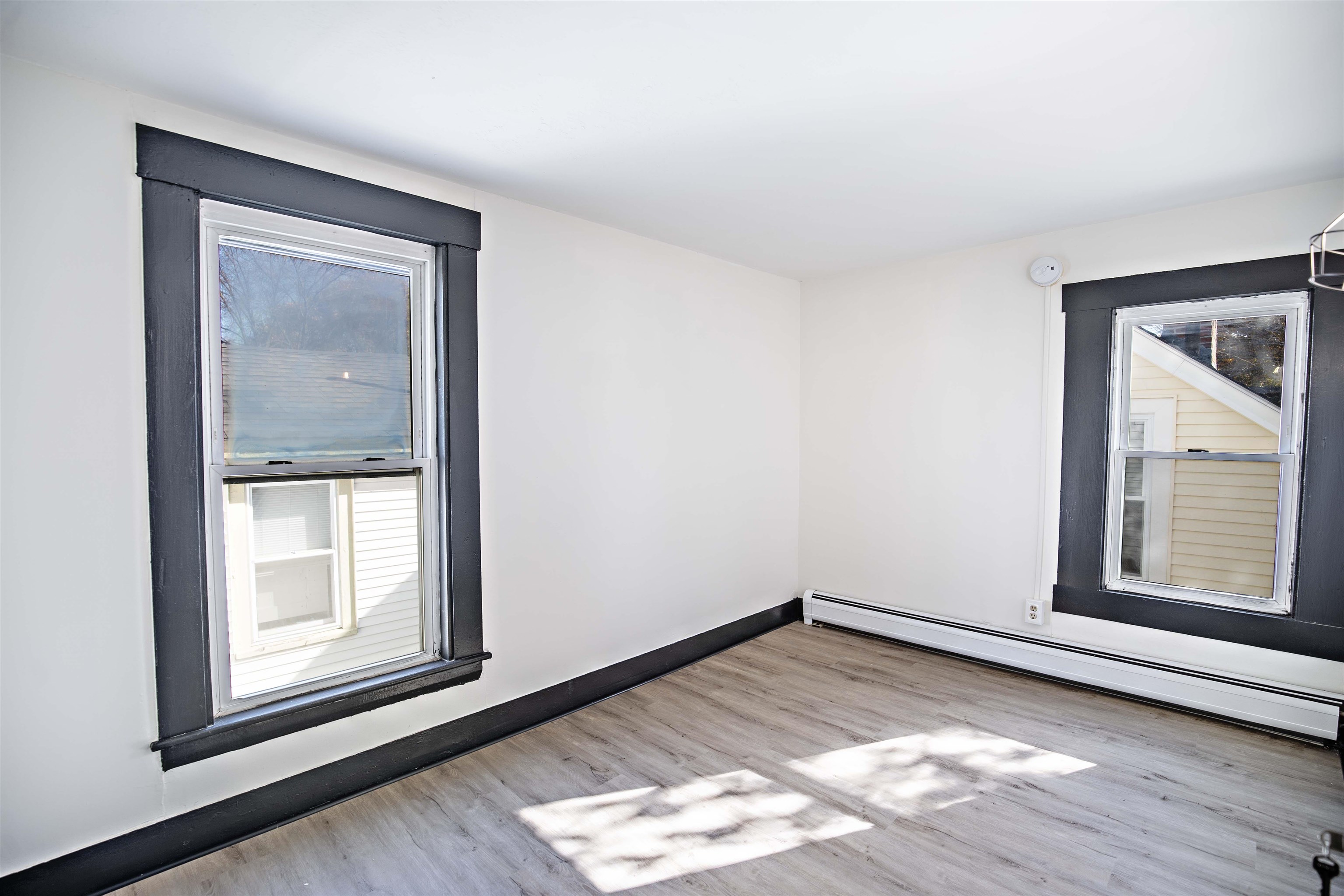 Concord, New Hampshire 03301, United States, 4 Bedrooms Bedrooms, ,2 BathroomsBathrooms,Residential,Pending,34738