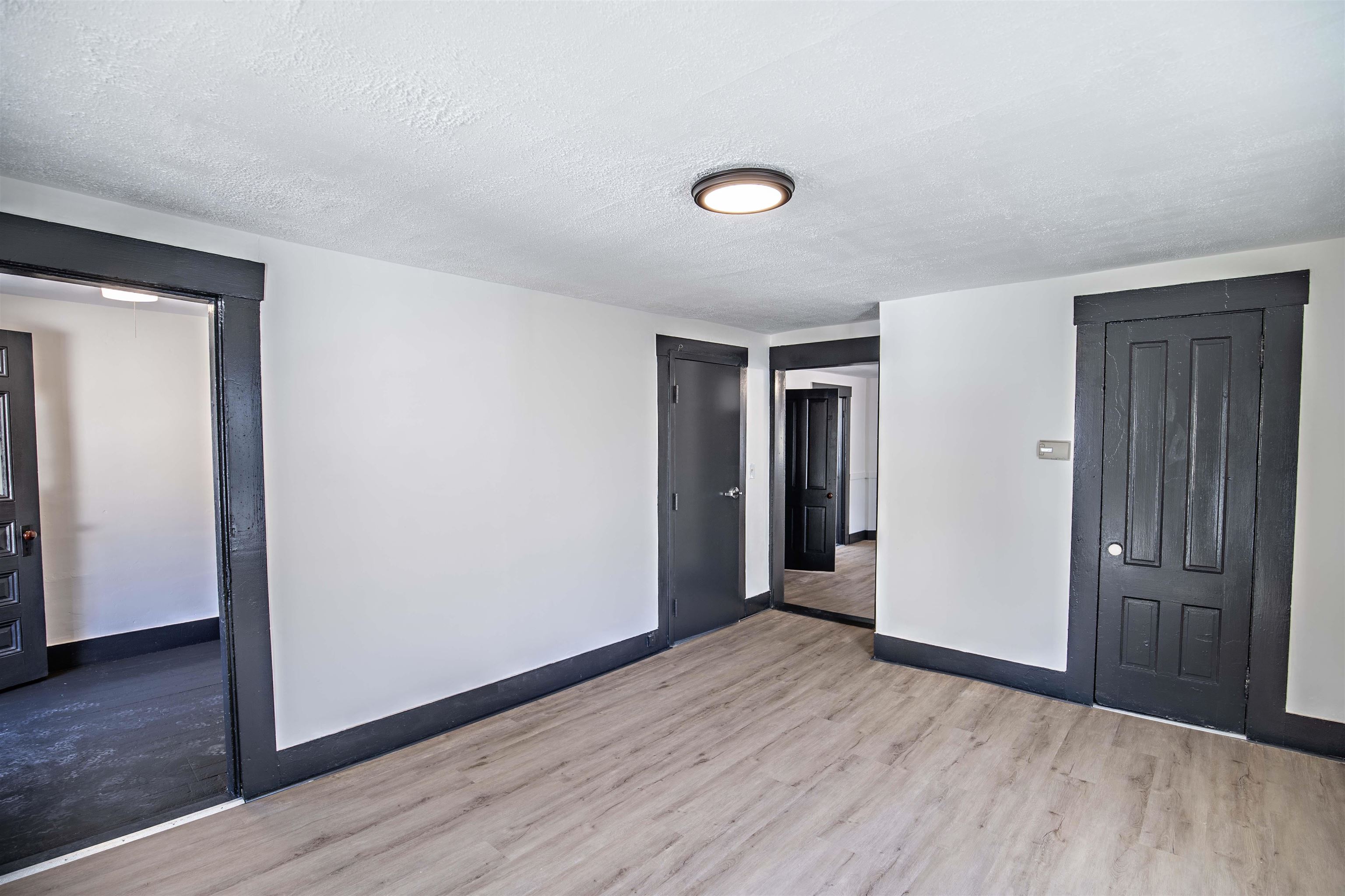 Concord, New Hampshire 03301, United States, 4 Bedrooms Bedrooms, ,2 BathroomsBathrooms,Residential,Pending,34738