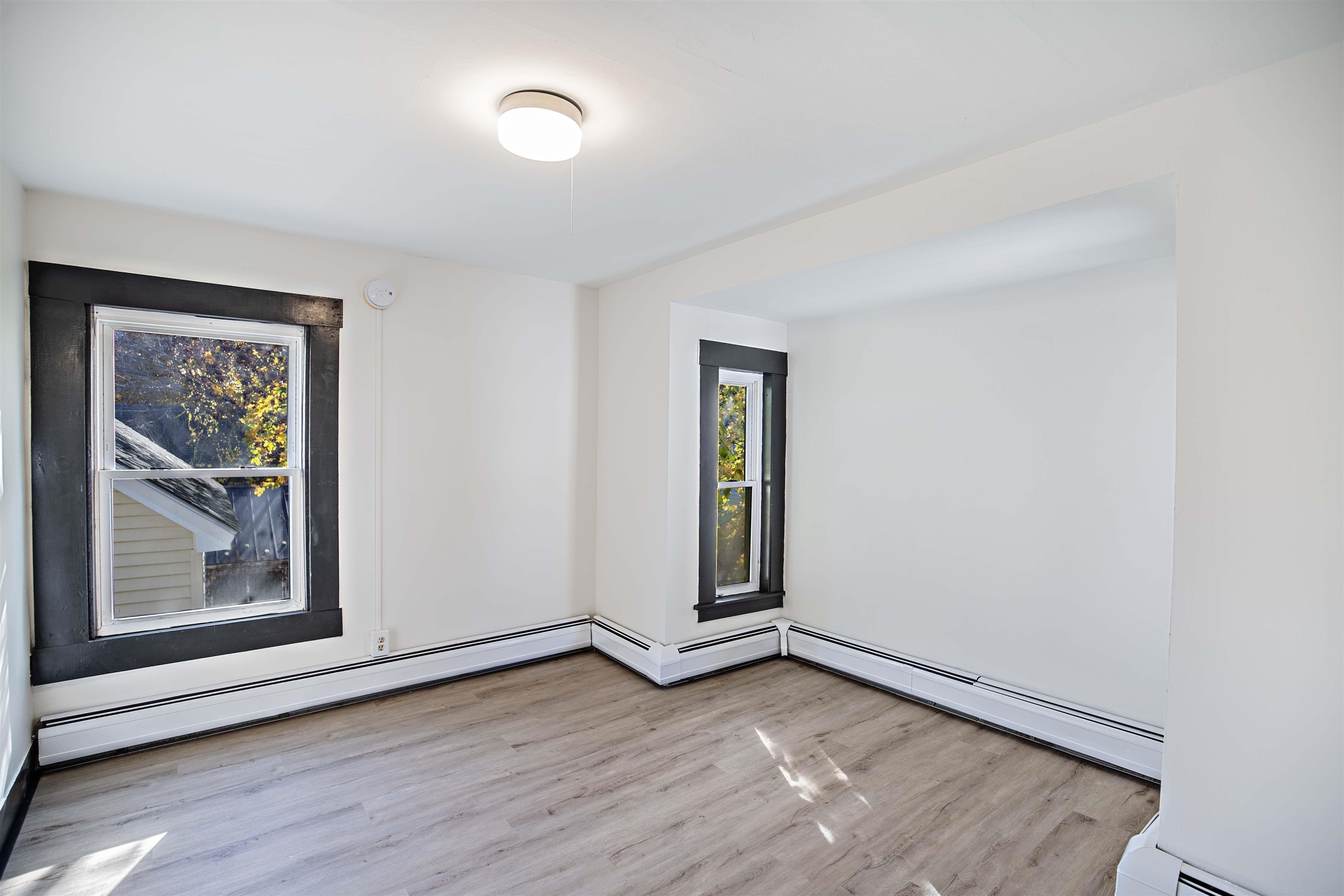 Concord, New Hampshire 03301, United States, 4 Bedrooms Bedrooms, ,2 BathroomsBathrooms,Residential,Pending,34738