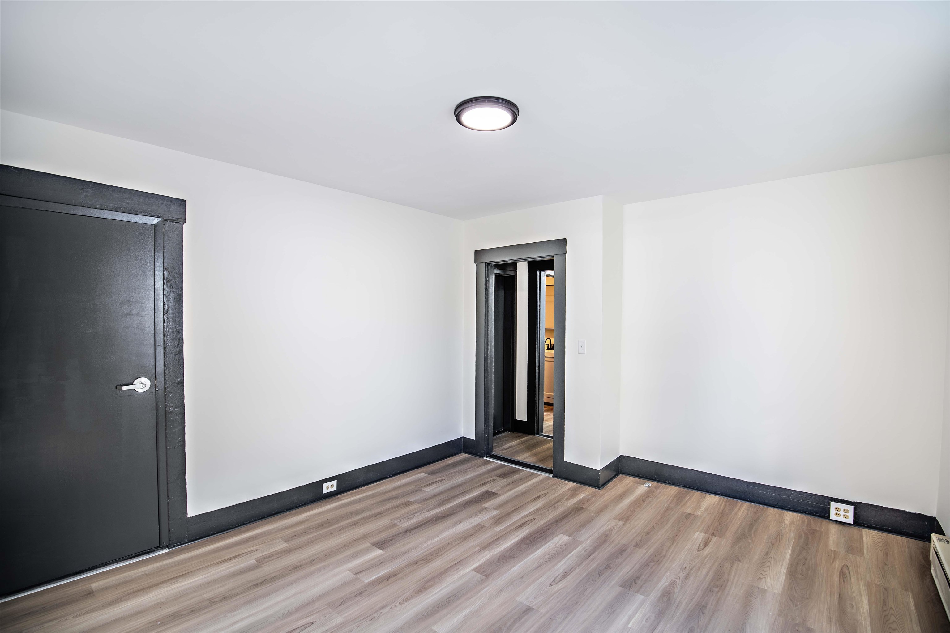 Concord, New Hampshire 03301, United States, 4 Bedrooms Bedrooms, ,2 BathroomsBathrooms,Residential,Pending,34738