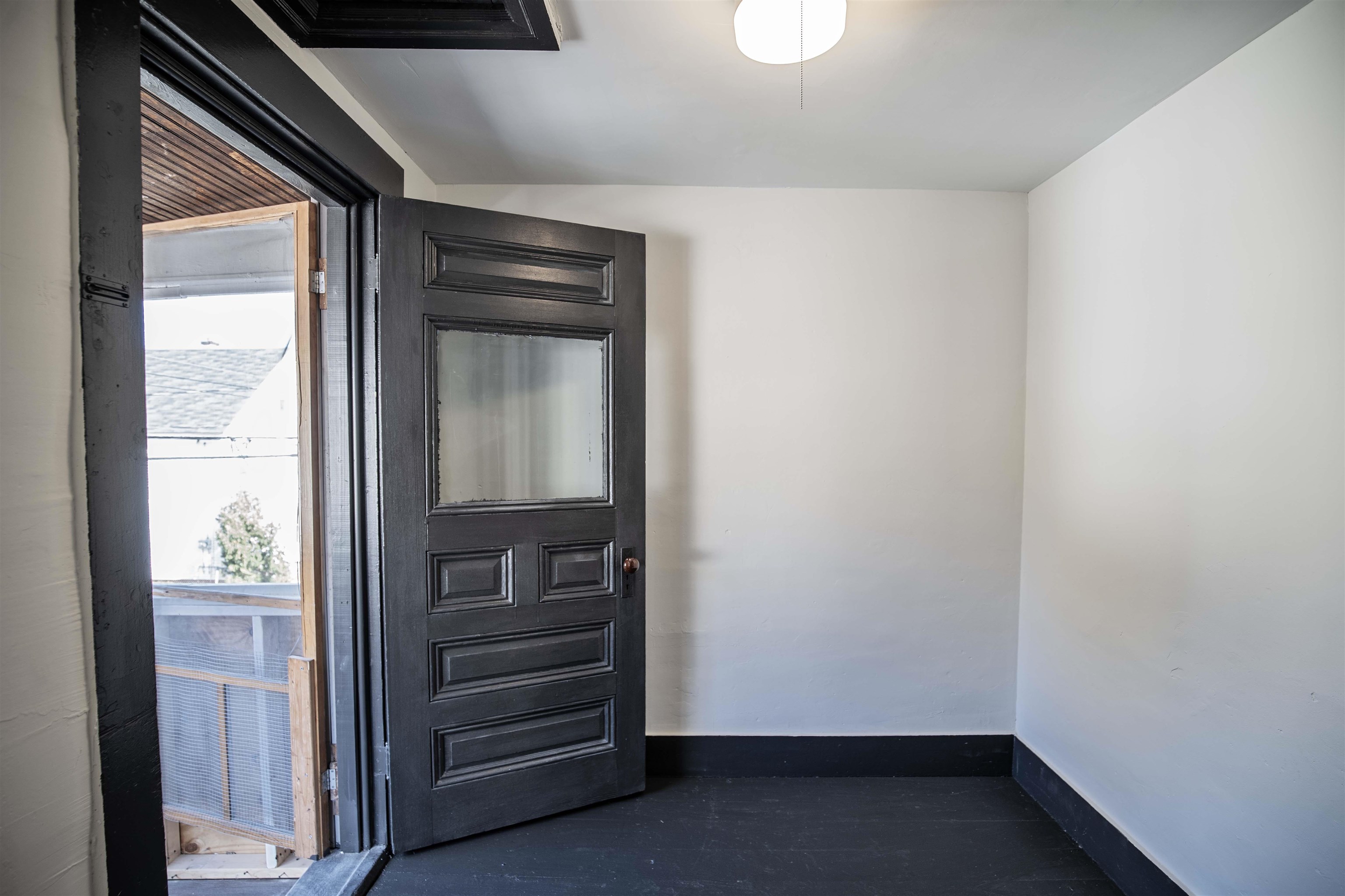 Concord, New Hampshire 03301, United States, 4 Bedrooms Bedrooms, ,2 BathroomsBathrooms,Residential,Pending,34738