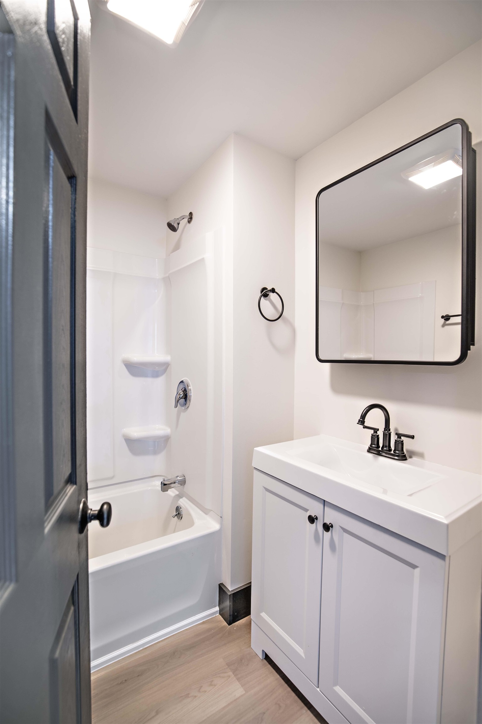 Concord, New Hampshire 03301, United States, 4 Bedrooms Bedrooms, ,2 BathroomsBathrooms,Residential,Pending,34738