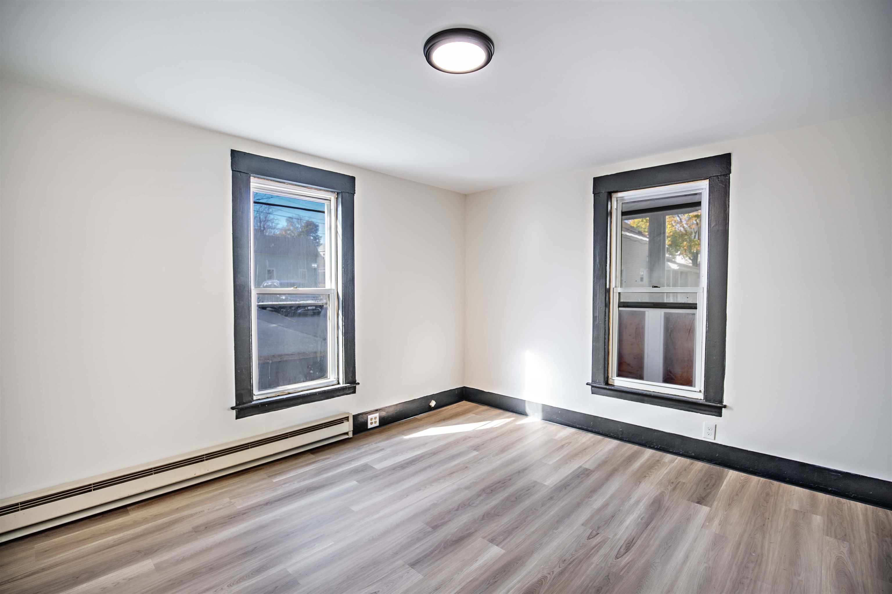 Concord, New Hampshire 03301, United States, 4 Bedrooms Bedrooms, ,2 BathroomsBathrooms,Residential,Pending,34738