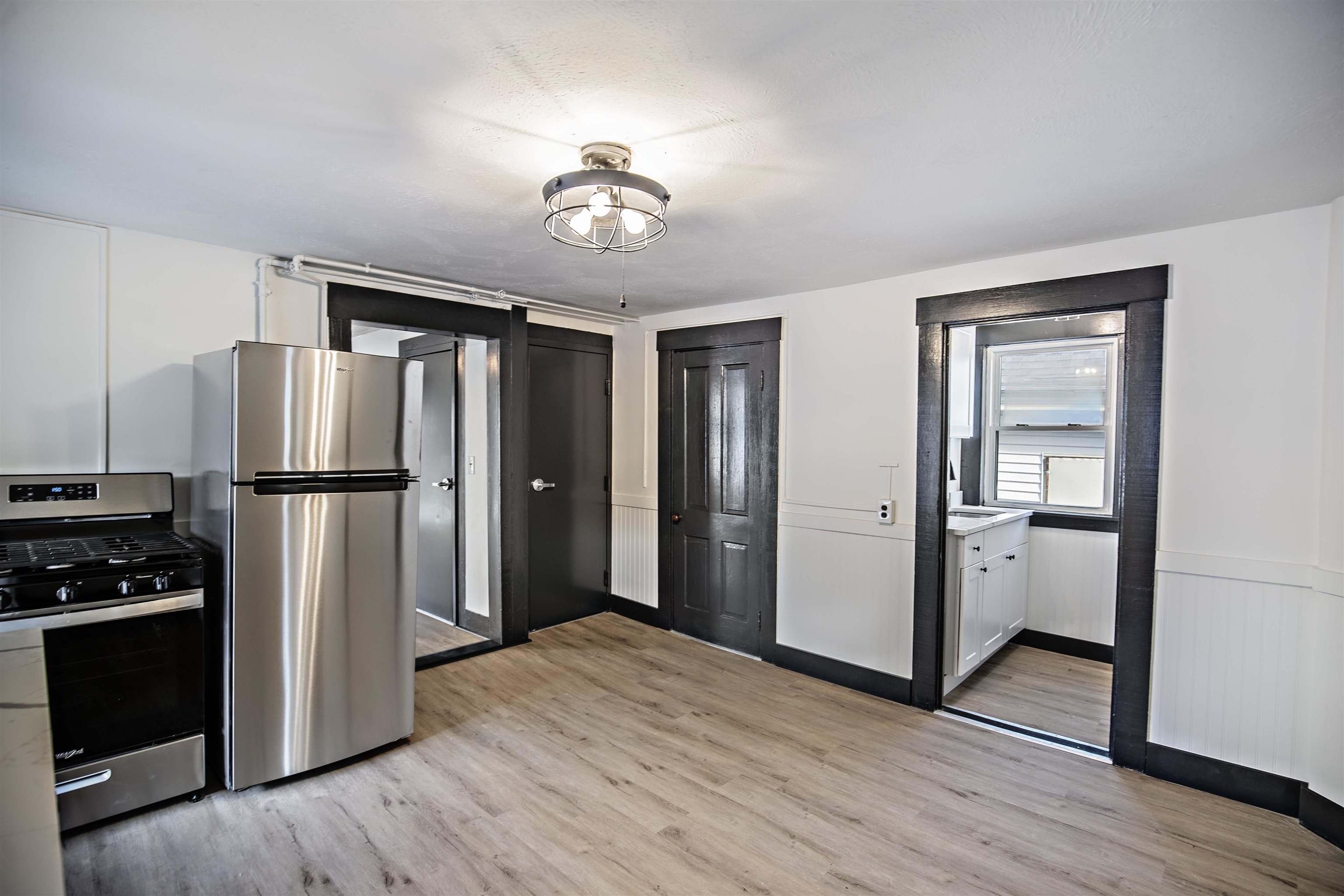 Concord, New Hampshire 03301, United States, 4 Bedrooms Bedrooms, ,2 BathroomsBathrooms,Residential,Pending,34738