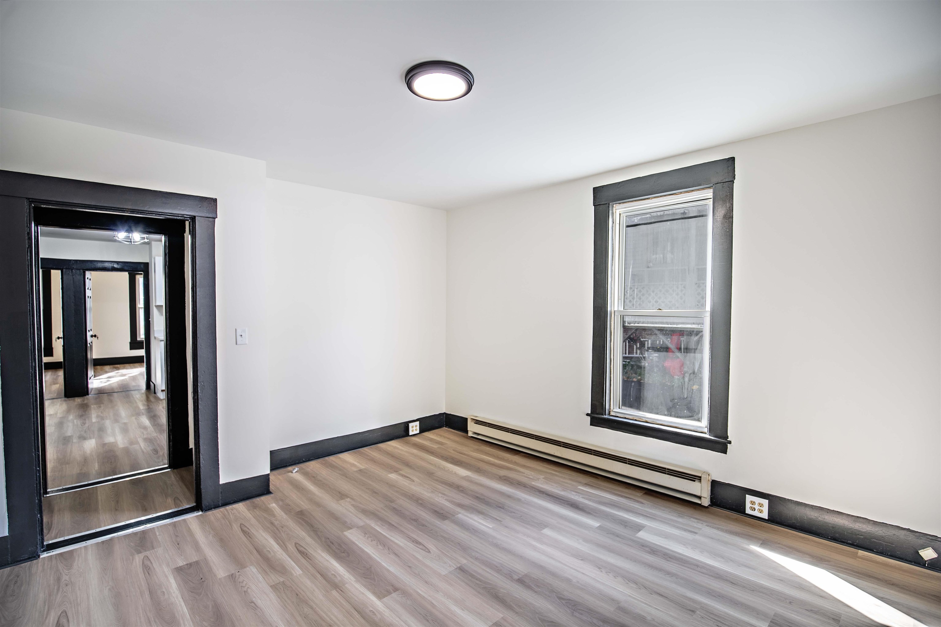 Concord, New Hampshire 03301, United States, 4 Bedrooms Bedrooms, ,2 BathroomsBathrooms,Residential,Pending,34738