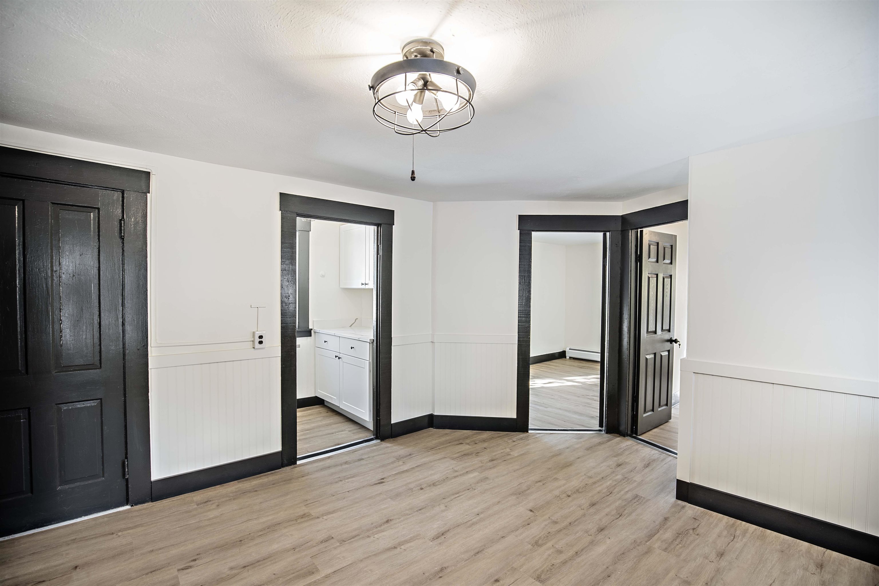 Concord, New Hampshire 03301, United States, 4 Bedrooms Bedrooms, ,2 BathroomsBathrooms,Residential,Pending,34738