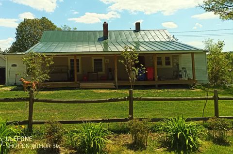1637 us route 5 south Barnet VT 05821