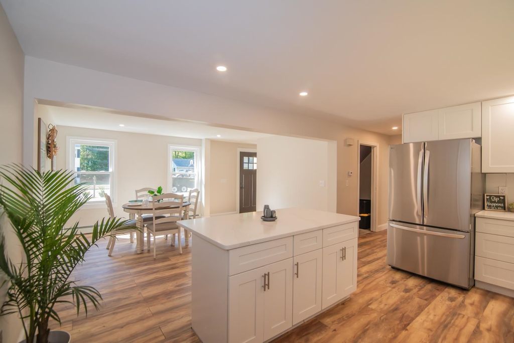 Photo of 11 Chatham Street, Nashua, NH 03063 (MLS # 5063509)