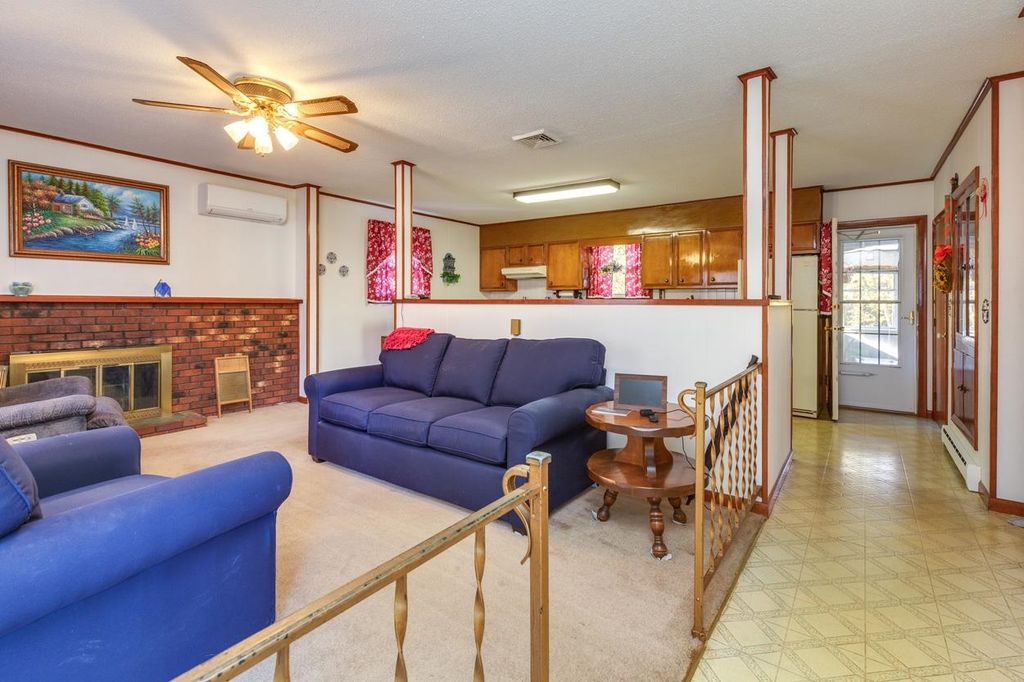 Photo of 10 Dutton Road, Pelham, NH 03076 (MLS # 5066973)