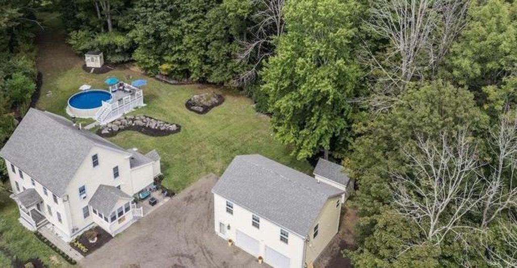 Photo of 105 Brentwood Road, Exeter, NH 03833 (MLS # 5088428)