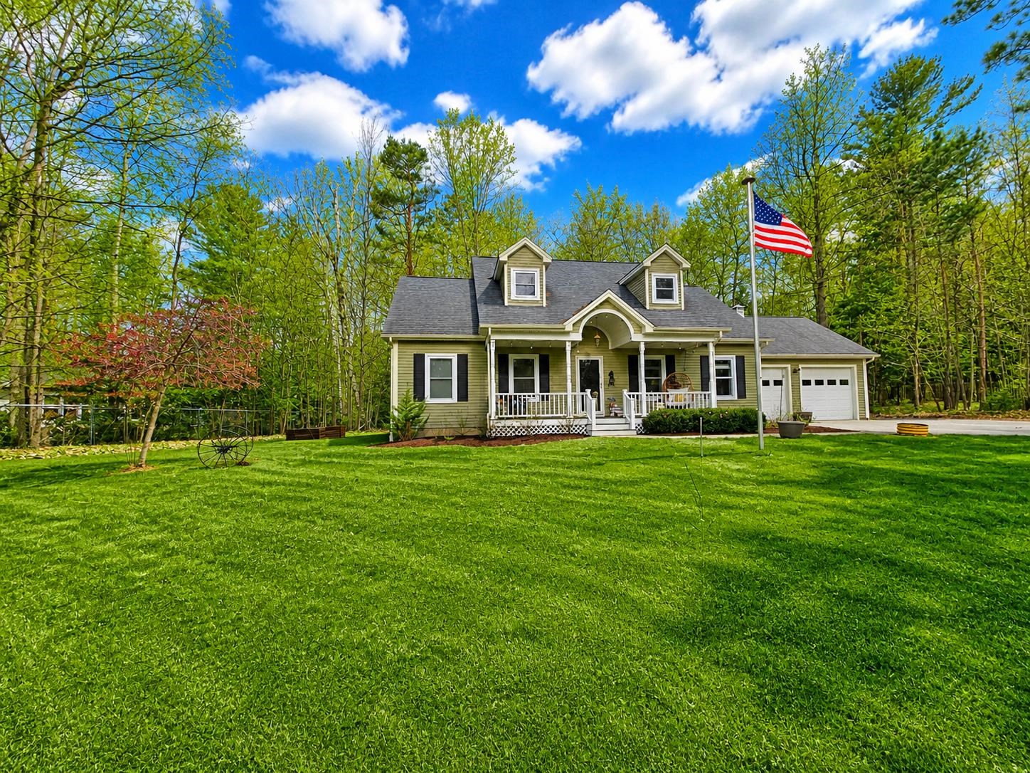 Photo 1 of 42 — 9 Clover Lane, Newport City, VT 05855