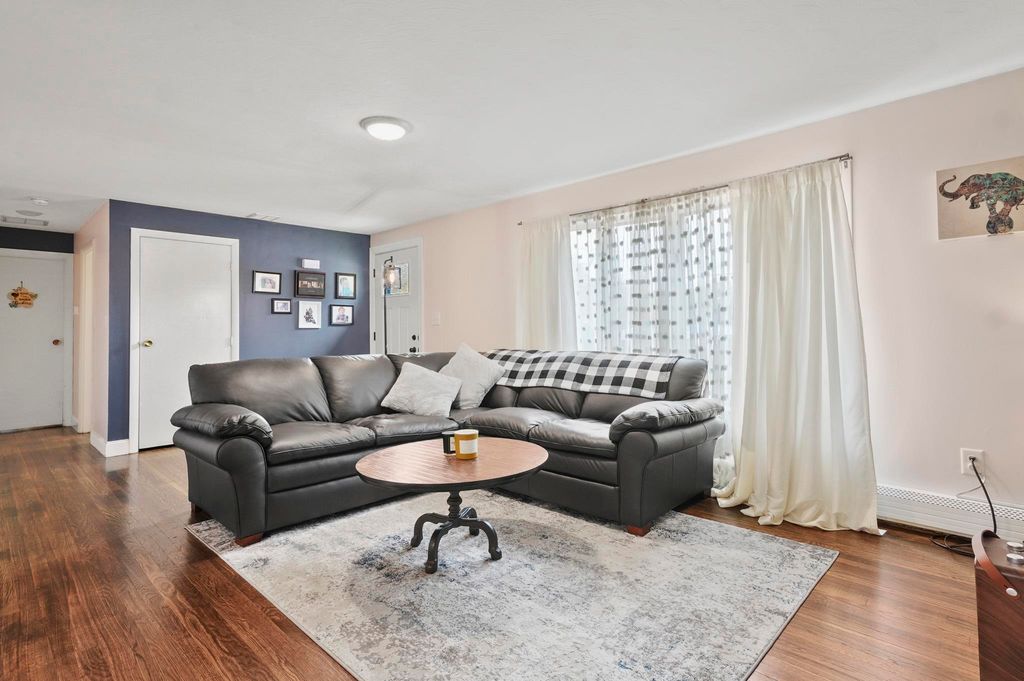 Photo of 2 Waverly Street, Nashua, NH 03060 (MLS # 5068805)