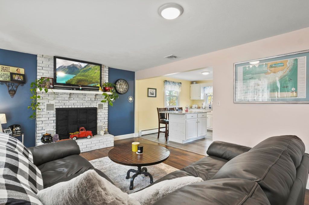 Photo of 2 Waverly Street, Nashua, NH 03060 (MLS # 5068805)