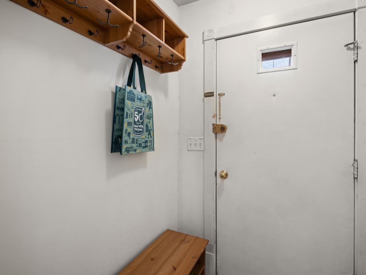 337 College Street 6