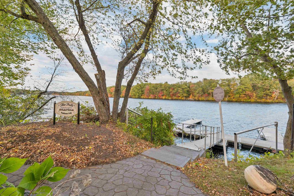 Photo of 17 River Front Drive #3, Manchester, NH 03102 (MLS # 5081134)